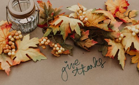 fall table with the words give thanks
